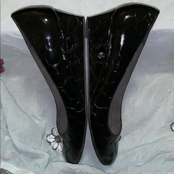 Stuart Weizman patent leather wedge pumps - Picture 7 of 8